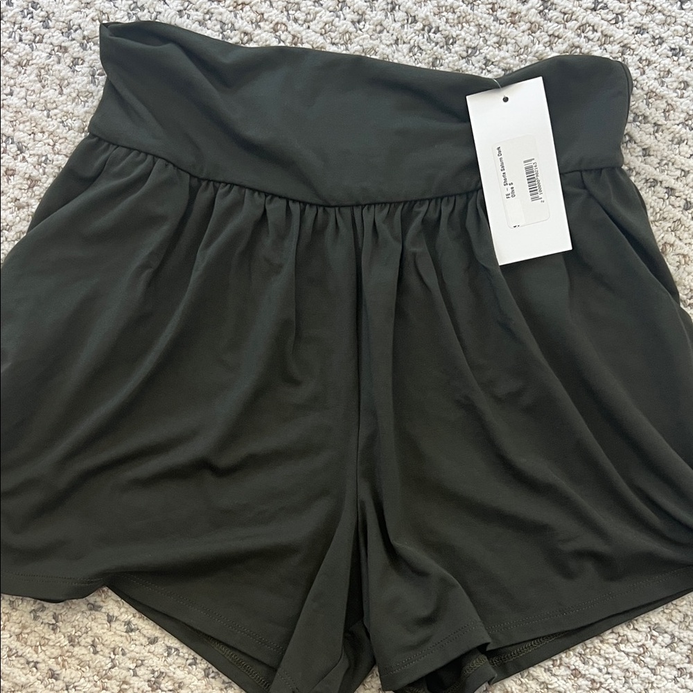 Fighting Eel High Waist Shorts in Dark Green